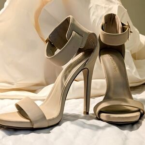 Women's Size 8 Cream Neutal Sandal Heel